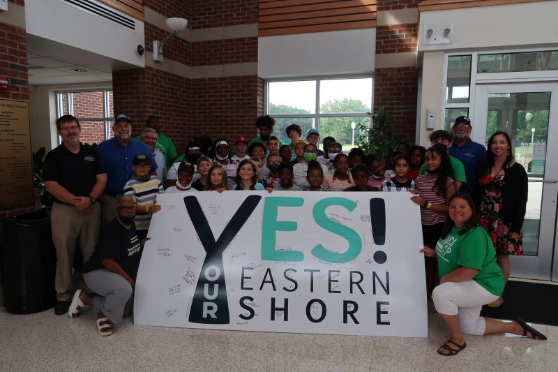 Image of students and teachers at 4-H computer camp